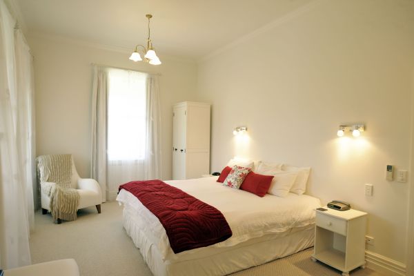 Flagstaff Lodge (Russell )